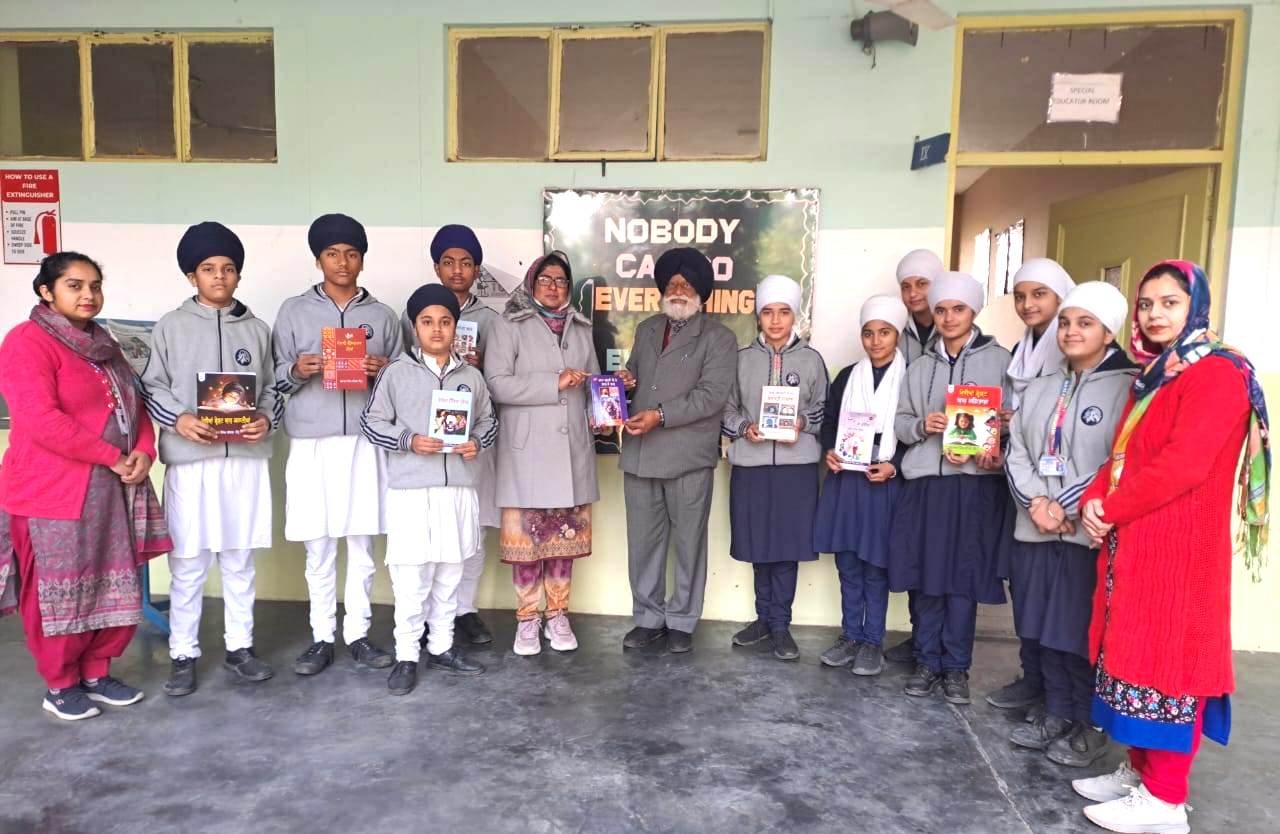Prince Bahadur Singh Gosal donated free books to Akal Academy Library